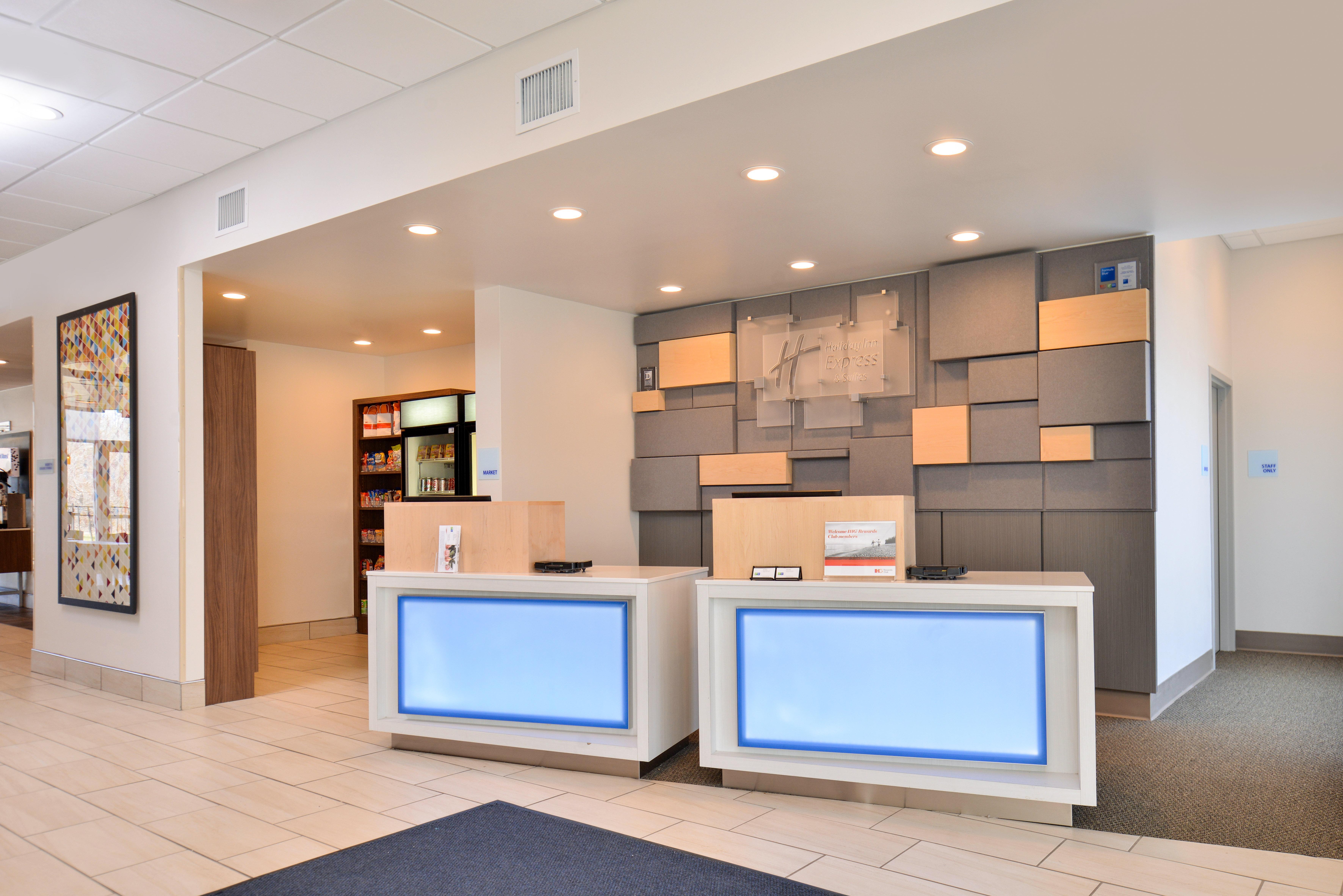 Holiday Inn Express & Suites Farmington Hills - Detroit By Ihg Exterior photo