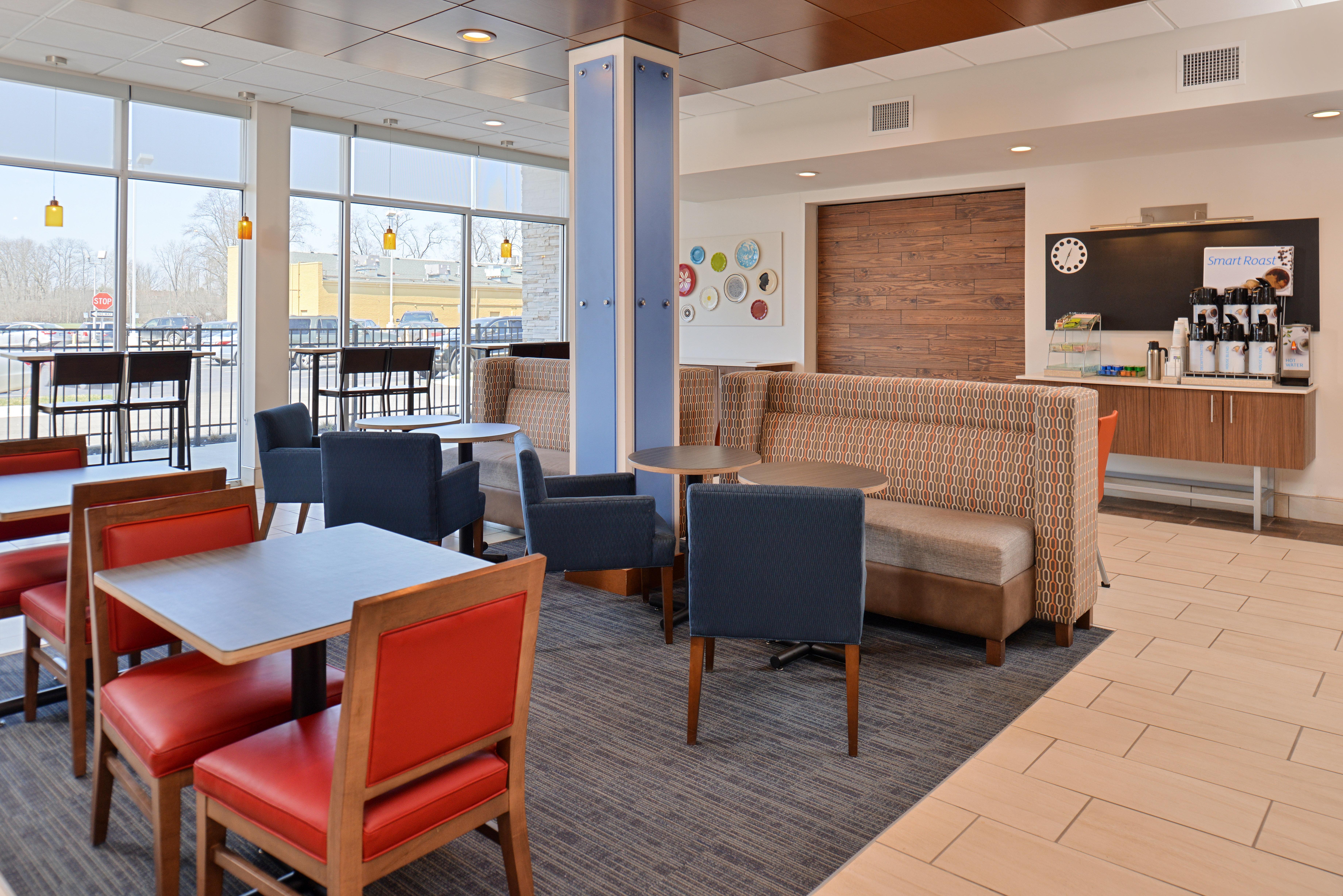 Holiday Inn Express & Suites Farmington Hills - Detroit By Ihg Exterior photo