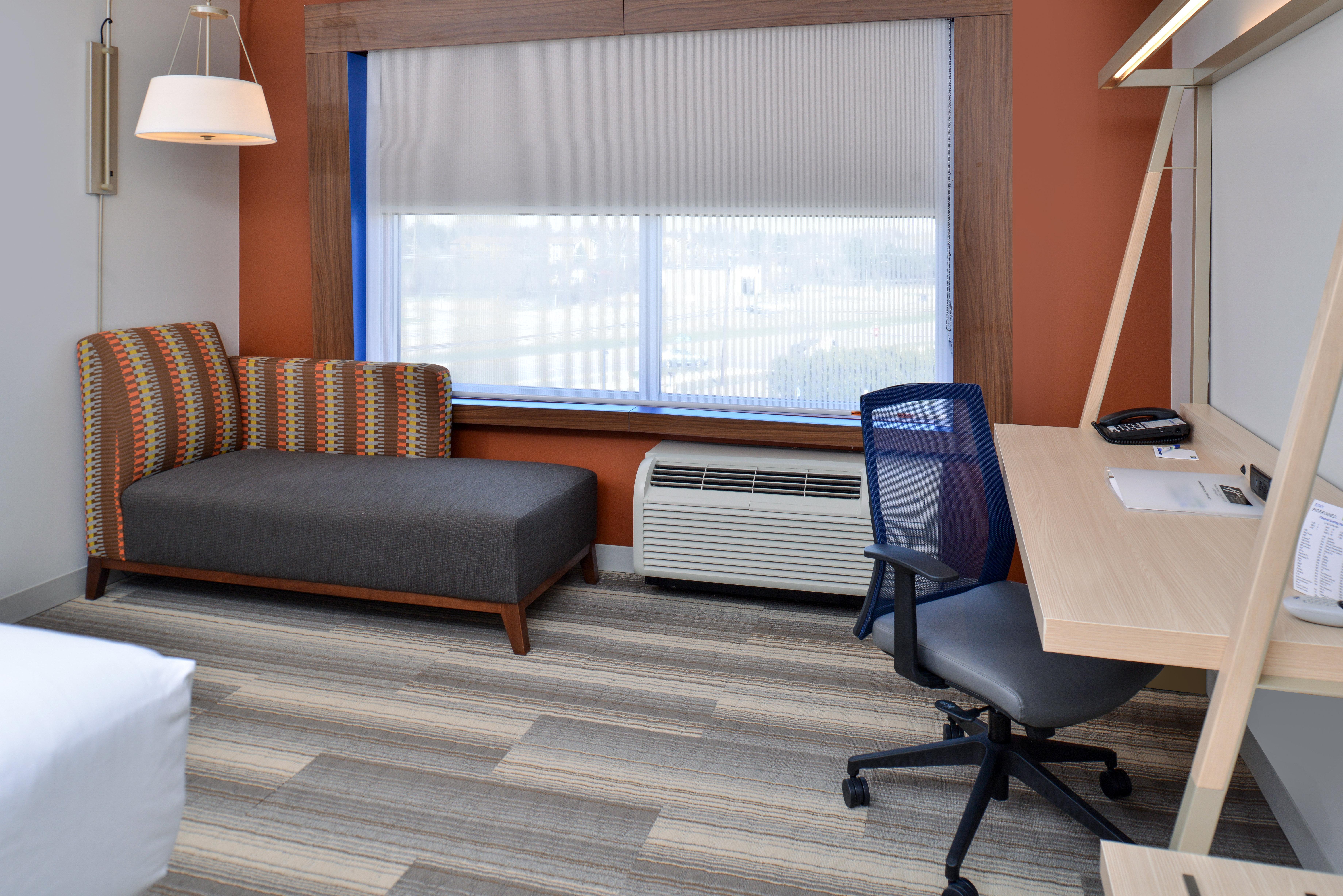 Holiday Inn Express & Suites Farmington Hills - Detroit By Ihg Exterior photo